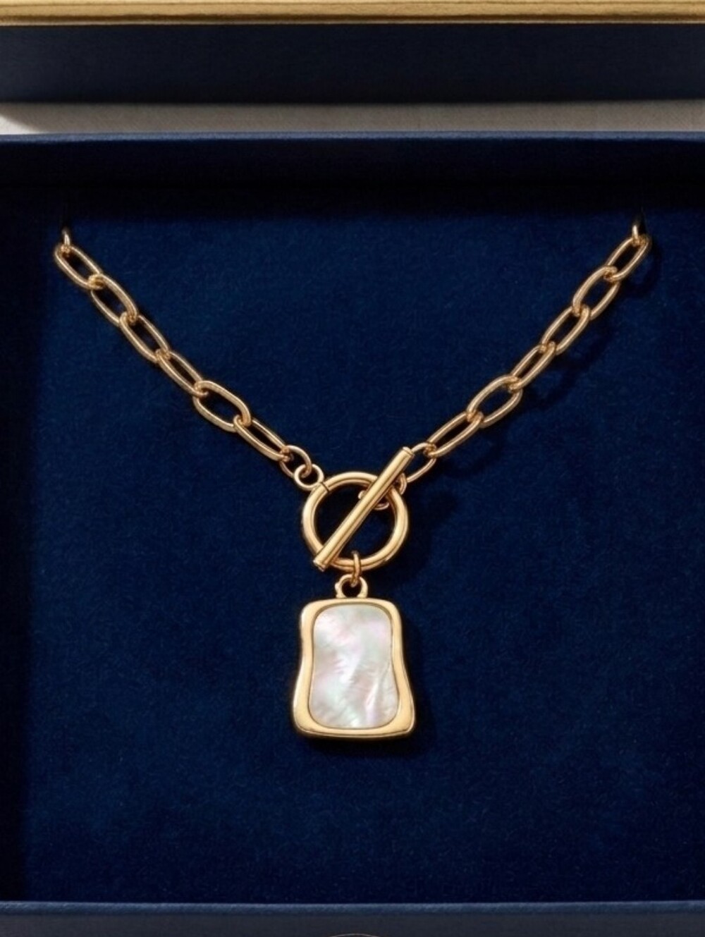 Stunning Geometric Pearl Oyster Necklace